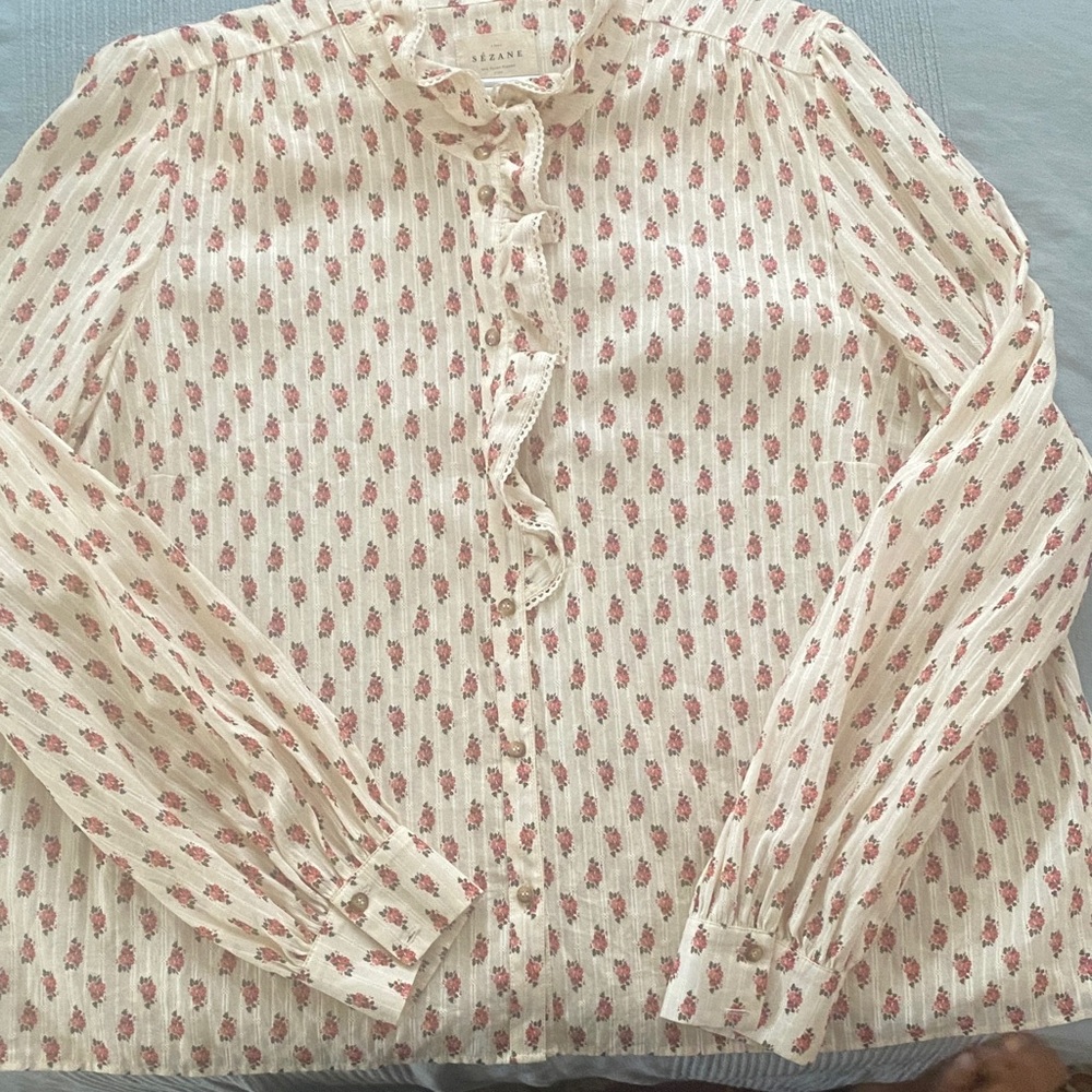 Sézane button blouse
Size 48 (xl)
Cream with rose print